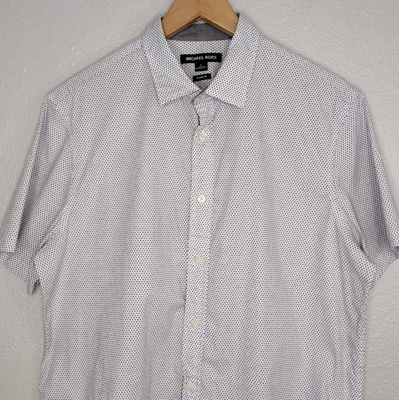 Michael Kors Men's Micro Polkadot Classic Fit Short Sleeve Button Down Shirt - Picture 3 of 13